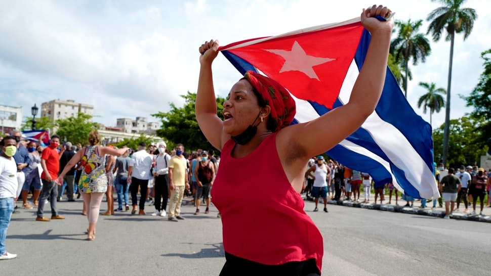 'Chúng tôi muốn tự do!' Người dân Cuba biểu tình đòi chấm dứt chế độ độc tài