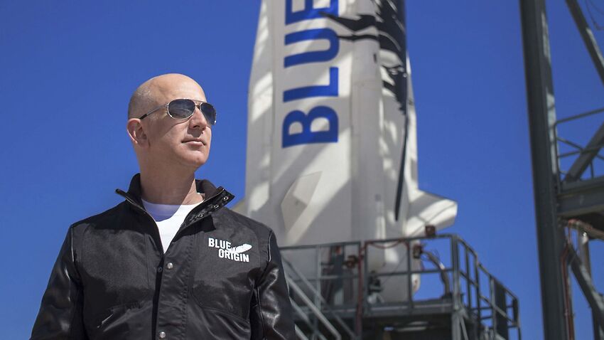 Tỉ phú Jeff Bezos của Amazon đã bay lên vũ trụ và trở về an toàn