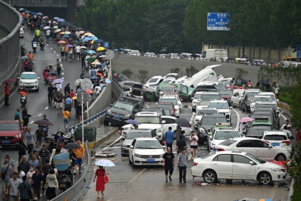 Hãng tin BBC yêu cầu ĐCS Trung Quốc dừng tấn công các nhà báo nước ngoài đưa tin về lũ lụt