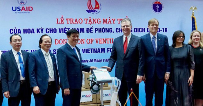 Theo đề nghị của Tống thống Trump, Mỹ viện trợ Việt Nam 100 máy thở ứng phó đại dịch