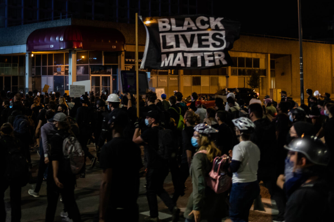 Black Lives Matter lặng lẽ xóa bỏ 'Mục tiêu phá vỡ cấu trúc gia đình' khỏi trang web của mình