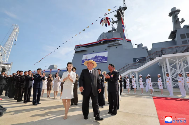 Bắc Hàn: Thấy gì về chế độ Kim Jong-un qua việc tái hạ thủy chiến hạm bị lật úp?