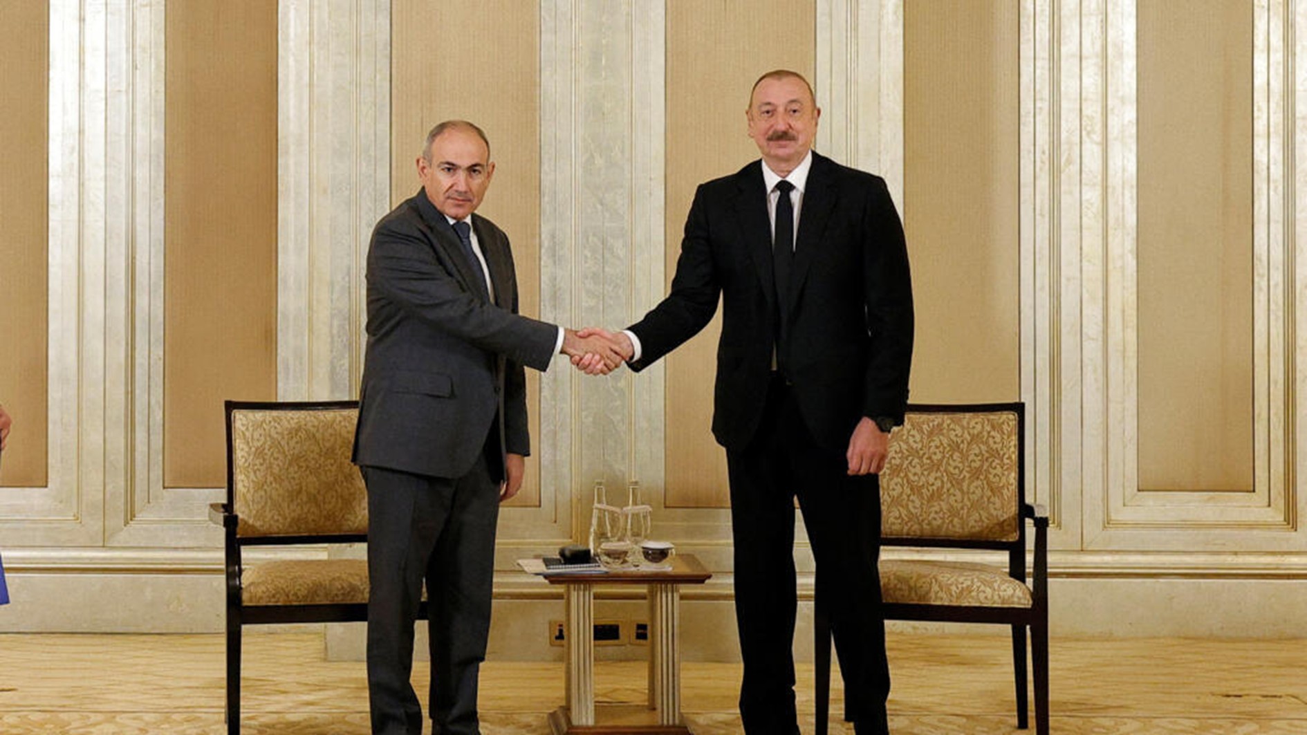 Armenia và Azerbaijan ký thỏa thuận hòa bình lịch sử 