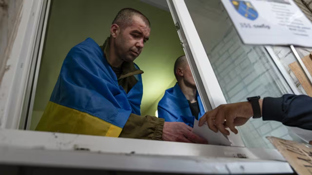 Nga và Ukraine trao đổi gần 300 tù nhân vào Ngày Độc lập của Ukraine