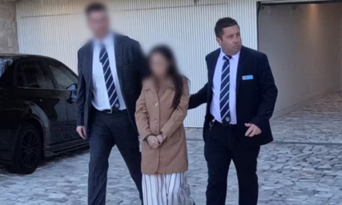 'Thầy bói' bị cáo buộc lừa 70 triệu đô từ người Việt ở Sydney: Cảnh sát thu giữ túi hiệu và vàng