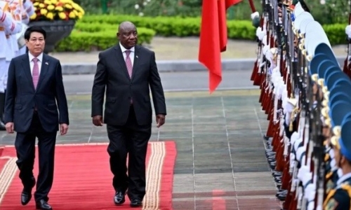 Việt Nam nỗ lực thoát khỏi bẫy Mỹ-Trung