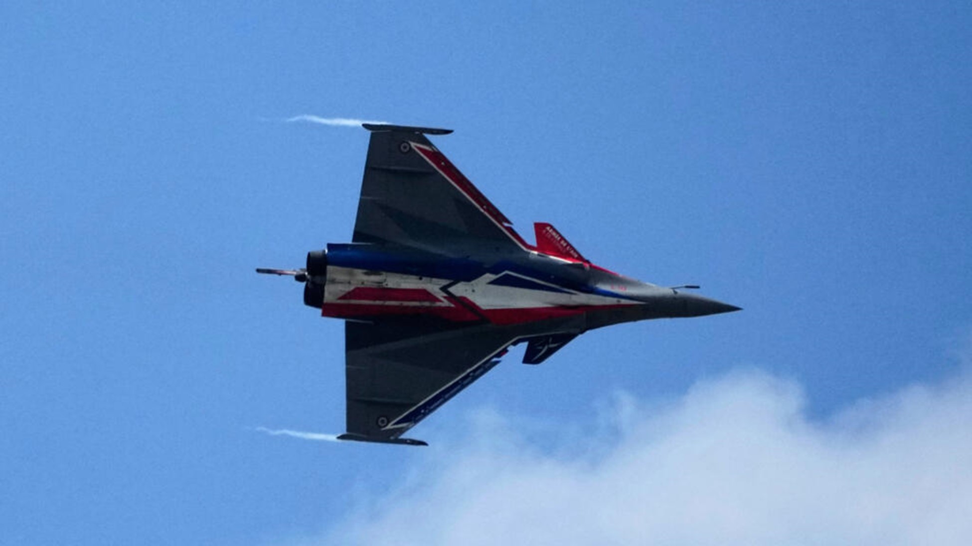 Báo cáo của Mỹ : Trung Quốc dèm pha chiến đấu cơ Pháp Rafale để giành giật thị trường