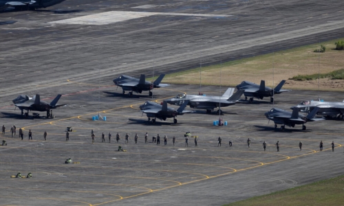 Tổng thống Mỹ triển khai hạm đội hùng hậu ở vịnh Caribê, kêu gọi lãnh đạo Venezuela từ chức