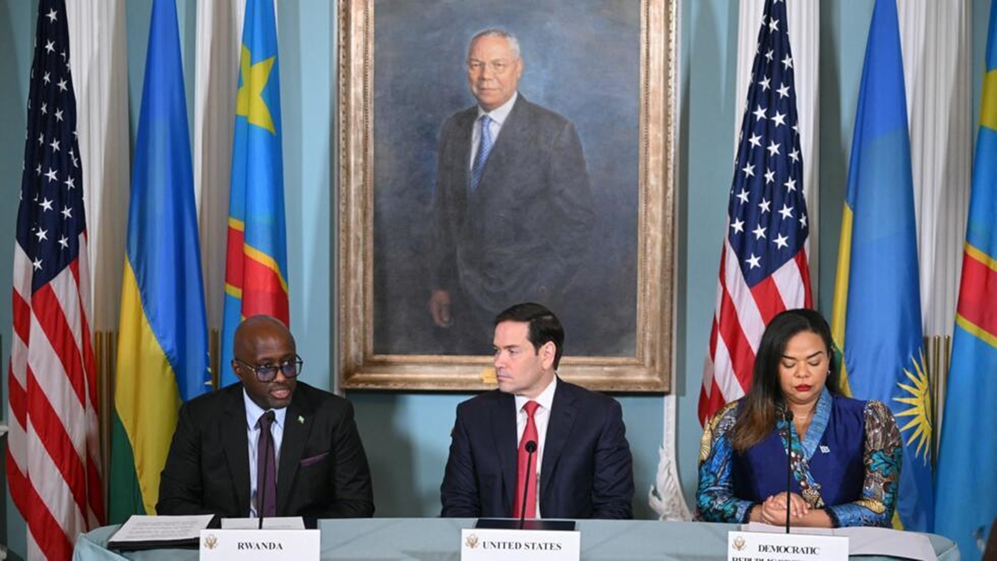 Cộng Hòa Dân Chủ Congo và Cộng Hòa Rwanda ký kết một thỏa thuận hòa bình dưới sự bảo trợ của Mỹ