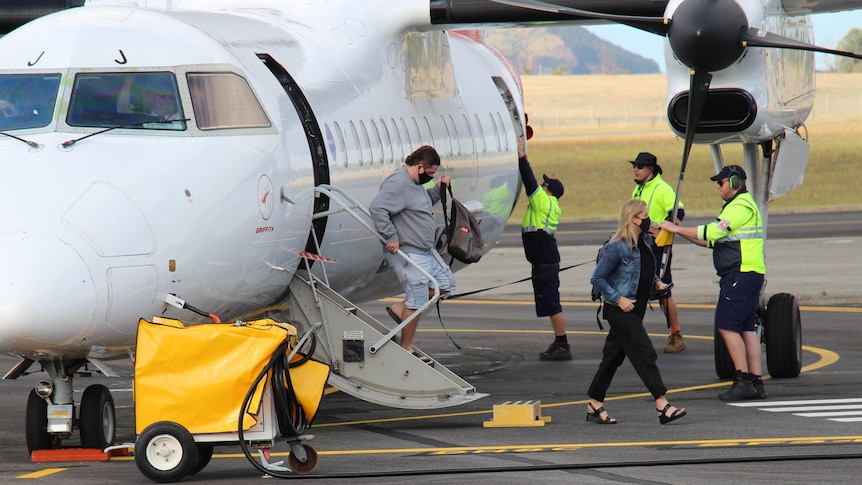 Qantas đáp máy bay xuống  Mount Gambier, đánh dấu sự kết thúc của triều đại REX trong 14 năm