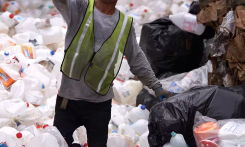 Nhựa là mối lo ngại đối với các chuyên gia môi trường khi việc tái chế không còn hiệu quả