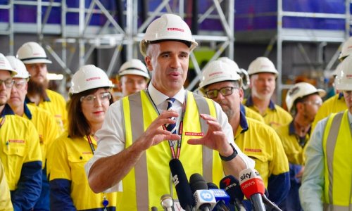 Chính quyền Nam Úc cho biết công việc đóng tàu đã được bảo đảm tại Osborne, nhưng phe đối lập coi các con tàu trong tương lai là 'kế hoạch chưa thấu đáo'
