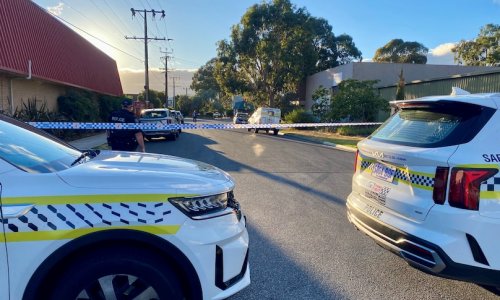 Cuộc điều tra án mạng được tiến hành sau khi thi thể của một thanh niên 21 tuổi được tìm thấy trên đường phố Adelaide