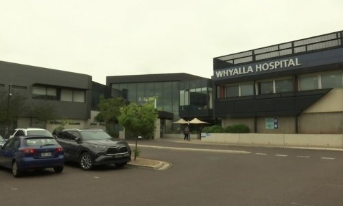 Thiếu nữ hộ sinh trầm trọng khiến dịch vụ bảo sanh tại Bệnh viện Whyalla phải đóng cửa vô thời hạn.