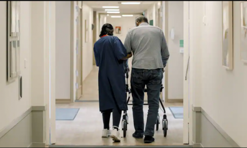Nhân viên chăm sóc người cao niên sẽ được tăng lương 15 phần trăm.