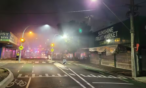 Cháy lớn thiêu rụi nhiều cửa hàng ở khu người Việt Sunshine, nguyên nhân được cho là đáng ngờ