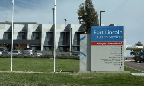 Nhân viên bảo vệ sẽ được đưa vào Bệnh viện Port Lincoln từ tháng Mười