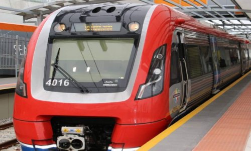 công ty liên doanh Keolis Downer được trao hợp đồng trị giá 2,14 tỷ đô-la để vận hành mạng lưới xe lửa chở khách thành phố Adelaide