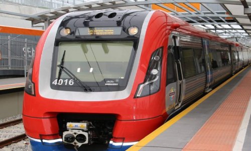 Tuyến xe lửa Adelaide hoạt động trở lại, giữa bối cảnh nhiều tuyên bố cho rằng chấm dứt thỏa thuận tư nhân hóa giao thông có thể khiến người nộp thuế phải trả 70 triệu đô-la