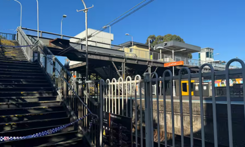'Thật dũng cảm': Người cha tử nạn khi cố cứu con mình trên đường ray xe lửa Sydney