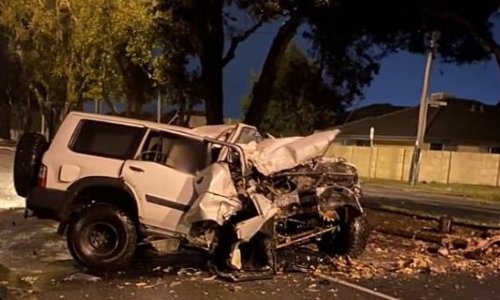 Xe của ngôi sao bóng rổ vỡ vụn sau tai nạn