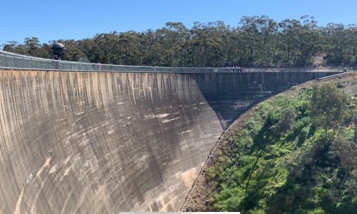 Nha Thủy Lợi Nam Úc bảo đảm Bức Tường Biết Nói (Whispering Wall) của hồ chứa nước Barossa Reservoir vẫn an toàn.