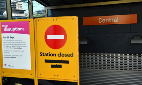 Mạng lưới xe lửa Sydney ngừng đột ngột làm hàng trăm ngàn người mắc kẹt vì bùng phát tranh chấp trong ngành.