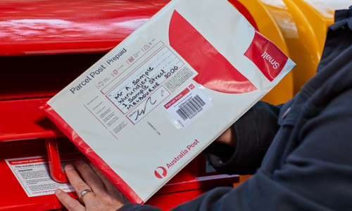 Bưu chính Úc tạm ngừng giao hàng từ các công ty bán hàng trên mạng.
