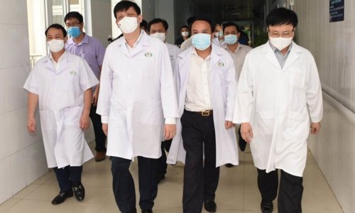 Bộ Y tế Việt Nam lo ngại đợt dịch COVID thứ tư và biến chủng virus từ Ấn Độ, Anh