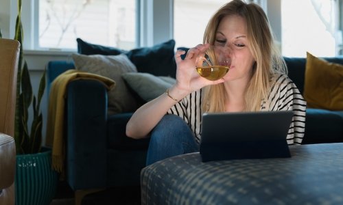 Nghiên cứu cho thấy xu hướng tiêu thụ rượu trong thời gian phong tỏa