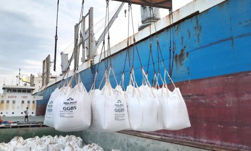 Công ty Hoà Phát, Việt Nam,  xuất khẩu lô xỉ hạt lò cao nghiền mịn đầu tiên sang Úc.