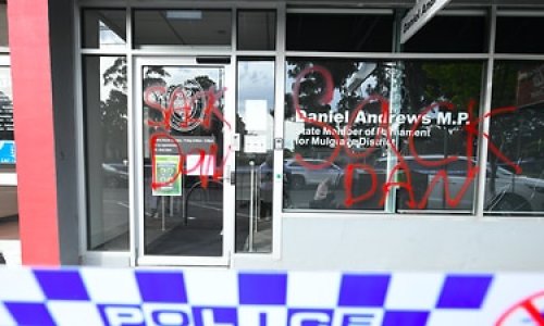 Văn phòng Thủ hiến Daniel Andrews bị phá hoại, người dân Melbourne ngày càng bất mãn.