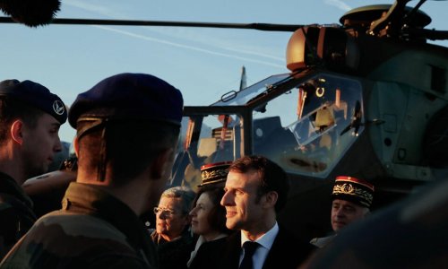 Tổng thống Pháp thông báo thiết lập chế độ quân dịch trên cơ sở tự nguyện