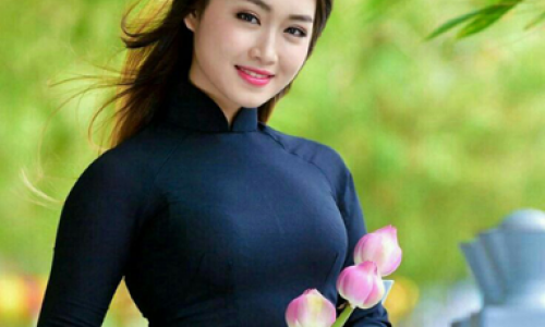 Phụ nữ Việt kết bằng muôn vàn cánh hoa hương sắc
