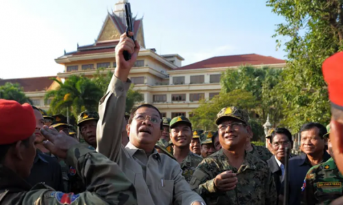 Ông Hun Sen kêu gọi góp tiền 'chống Thái Lan xâm lược', mở đầu khoản đóng gói với số tiền 300 triệu riel (2 tỷ đồng VN)
