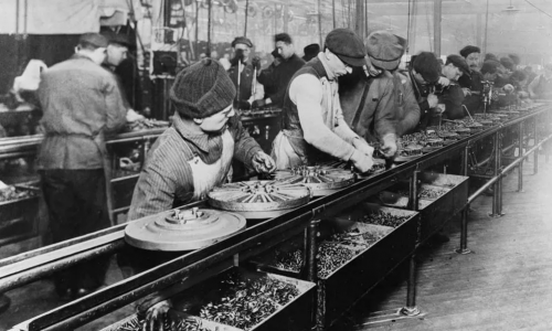 Ngày 01/5/1926: Công nhân hãng Ford được hưởng tuần làm việc 40 giờ