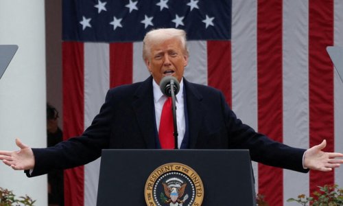 Tổng thống Mỹ Donald Trump dọa đánh thuế 100% đối với hàng bán dẫn