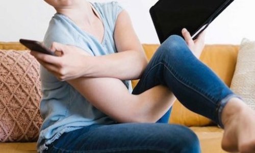 Một thân gánh hai việc và phụ nữ chiếm đa số để đối phó với mức sinh hoạt gia tăng 