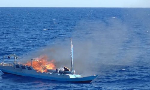 Úc phá hủy 3 tàu đánh cá bất hợp pháp của Indonesia (Nam Dương)