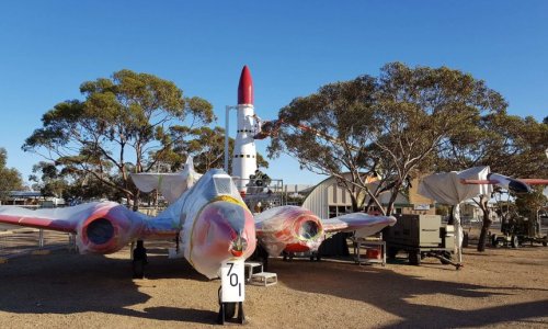 Bom và hỏa tiễn lịch sử đang được khôi phục tại công viên hỏa tiễn Woomera Missile Park
