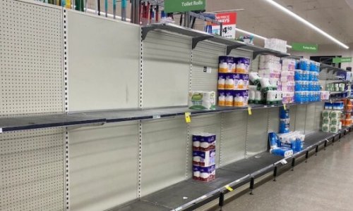 Woolworths và Coles tiếp tục giới hạn sản phẩm trên giấy vệ sinh, thuố c khử trùng tay tại các siêu thị Victoria.