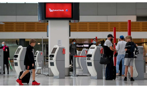 Qantas loại bỏ quy định đeo khẩu trang trên một số chuyến bay quốc tế