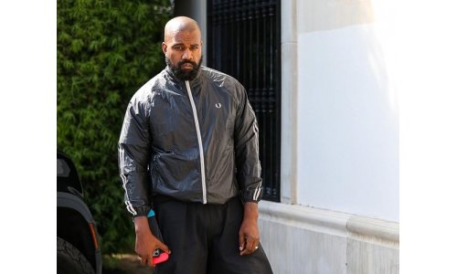 Kanye West bị tước visa do truyền bá chủ nghĩa phát xít