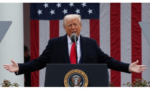 Tổng thống Mỹ Donald Trump dọa đánh thuế 100% đối với hàng bán dẫn