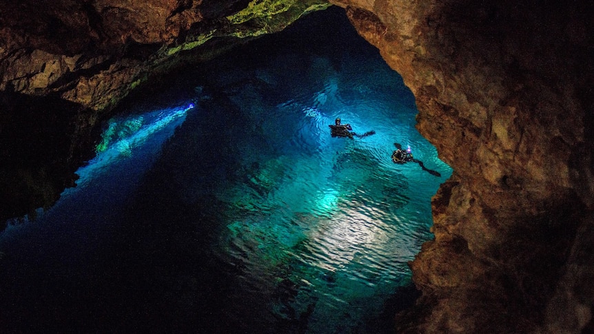 Các hố sụt và hang động ở Limestone Coast thu hút sự chú ý của du lịch quốc tế.