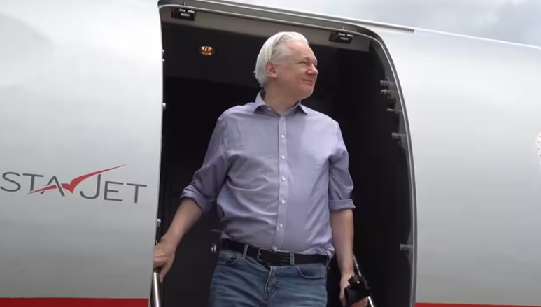 Julian Assange về đến Úc chiều ngày 26-06-24