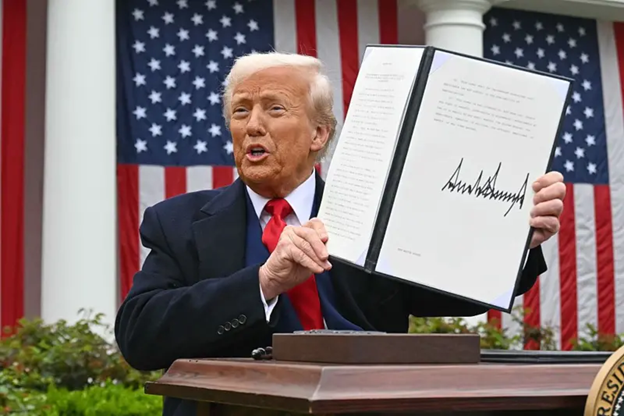 Hiểu thế nào khi Tổng thống Trump nói Việt Nam đánh thuế hàng Mỹ 90%?