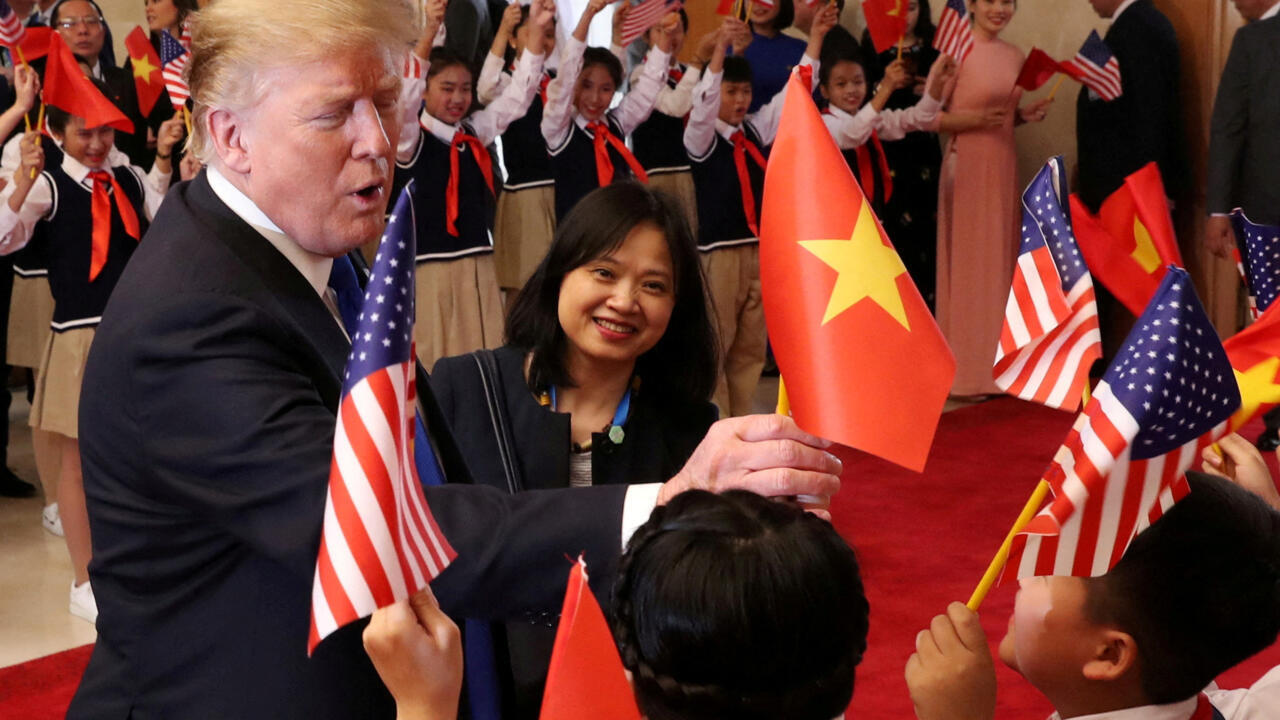 Việt Nam: “Bạn” hay “thù” trong chính sách đánh thuế của Trump?