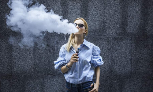 Ngày càng nhiều thanh niên Úc nghiện thuốc lá điện tử