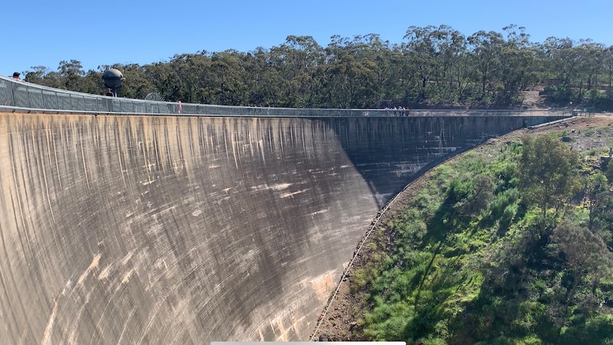 Nha Thủy Lợi Nam Úc bảo đảm Bức Tường Biết Nói (Whispering Wall) của hồ chứa nước Barossa Reservoir vẫn an toàn.